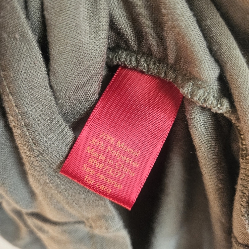 Greem Sleeveless Top - Picture 3 of 3